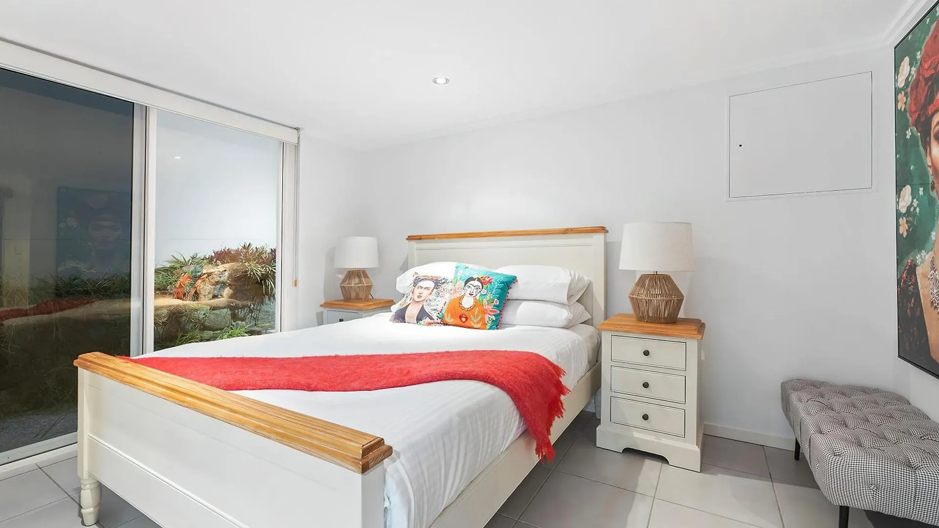 Pool Side Luxury Pet Friendly - Walk To The Beach Alexandra Headland