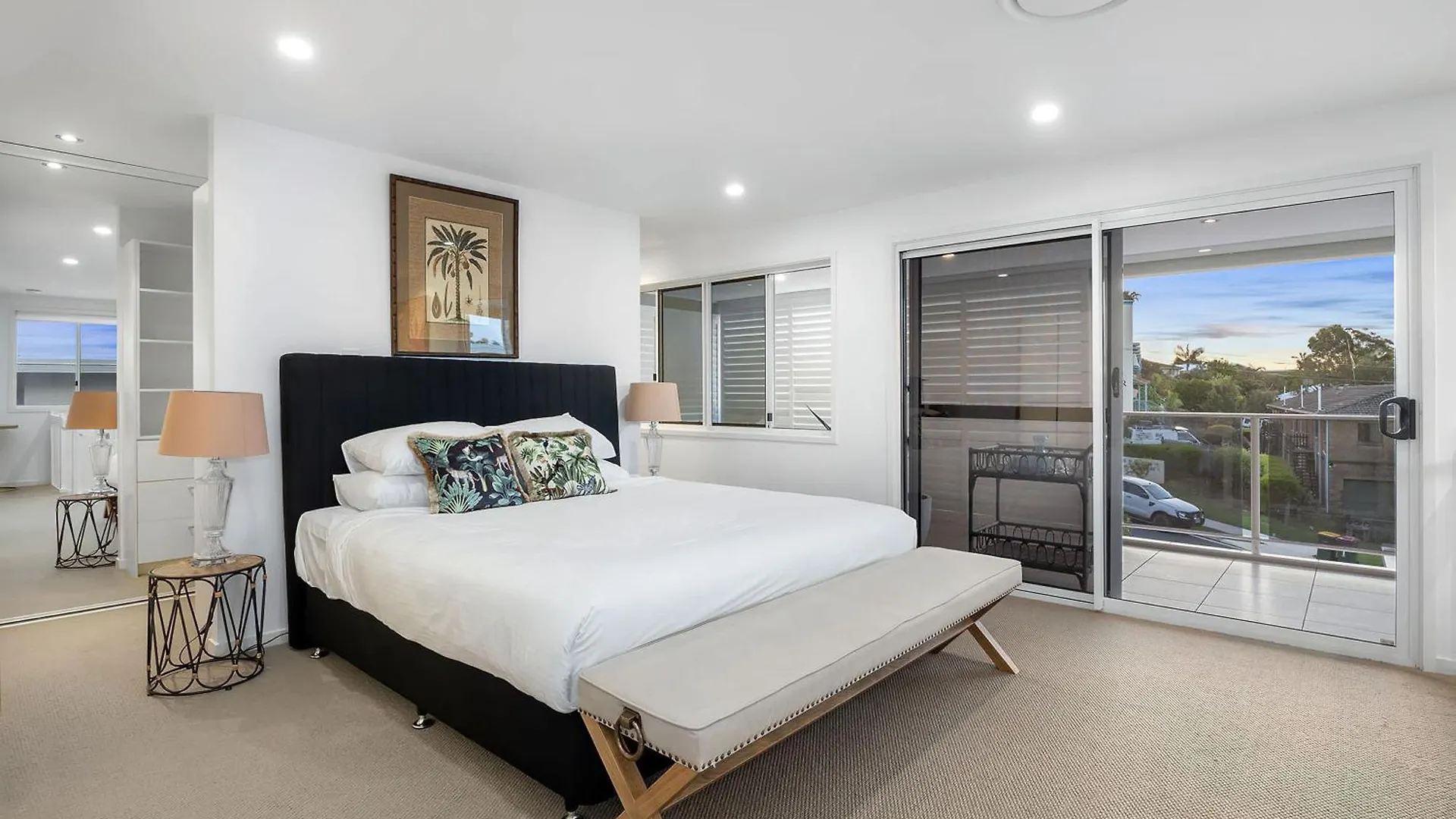 Pool Side Luxury Pet Friendly - Walk To The Beach Alexandra Headland